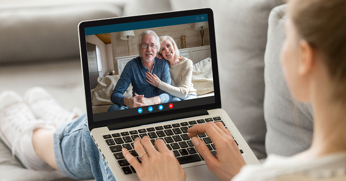 Računalniško opismenjevanje starejših lahko pomaga tudi pri premagovanju razdalij in poskrbi, da se starejši ne počutijo same.