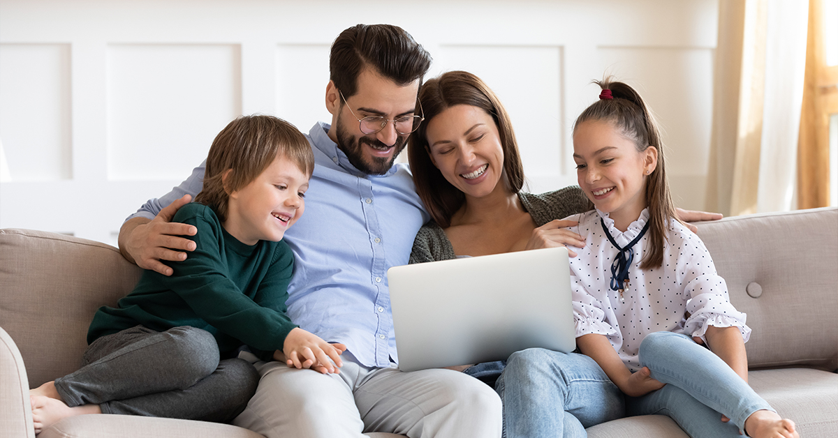 Pomembno je, da otroke že v družinskem krogu izobražujemo o varni uporabi interneta.